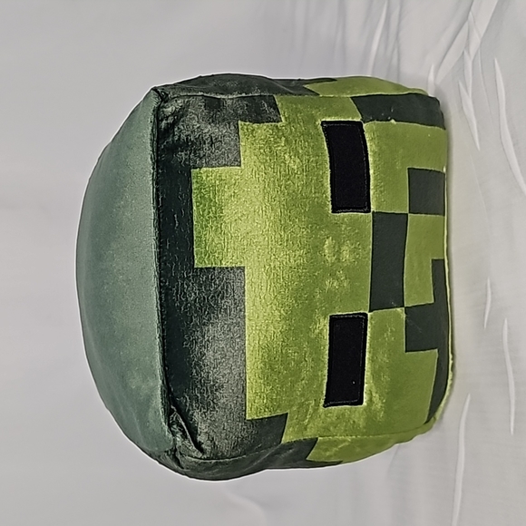 Minecraft Zombie Lying Down Plushie - Picture 1 of 3